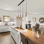 Lyra House Villa *