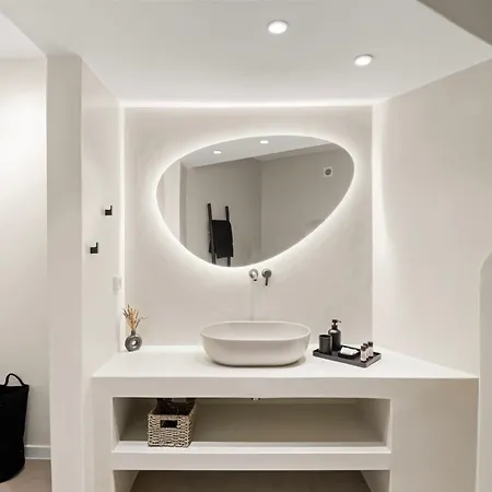 Lyra House *